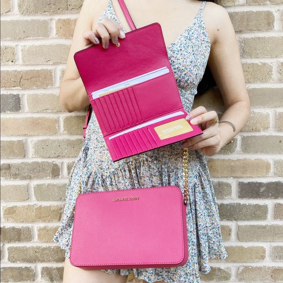 SET👜💕-Michael Kors Crossbody &Wallet - Picture 4 of 8